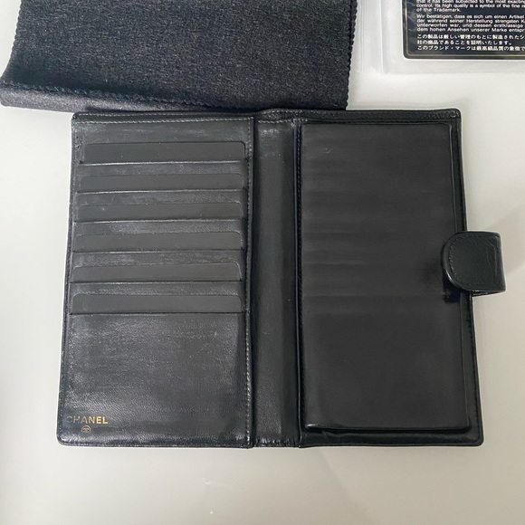 SOLD❌ Chanel Vintage Bi-Fold Wallet in Caviar - Picture 7 of 11